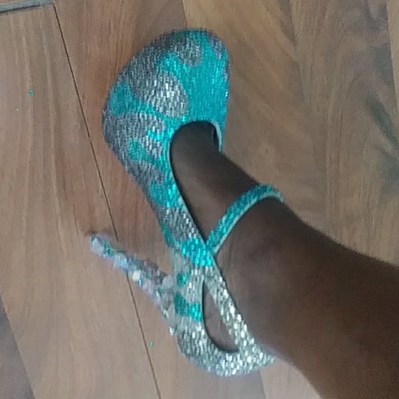 Hand-strassed Shoes - Picture 3 of 3